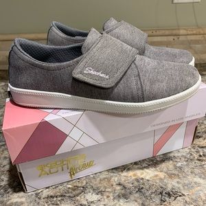 Sketchers Madison Ave memory foam sneakers